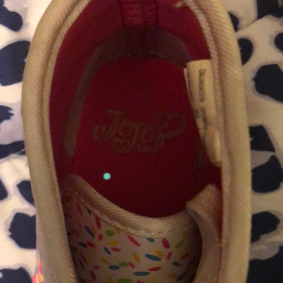 🎉* 5: JoJo Siwa shoes size 1 in EUC - Picture 4 of 4